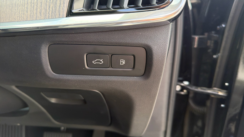 Volvo S90 2.0 T8 RC PHEV [455] Ultimate Dark 4dr AWD Auto Saloon